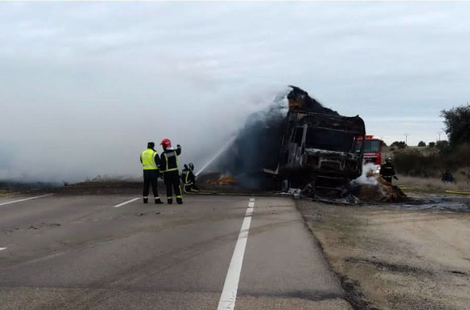 Camion ardiendo zamora
