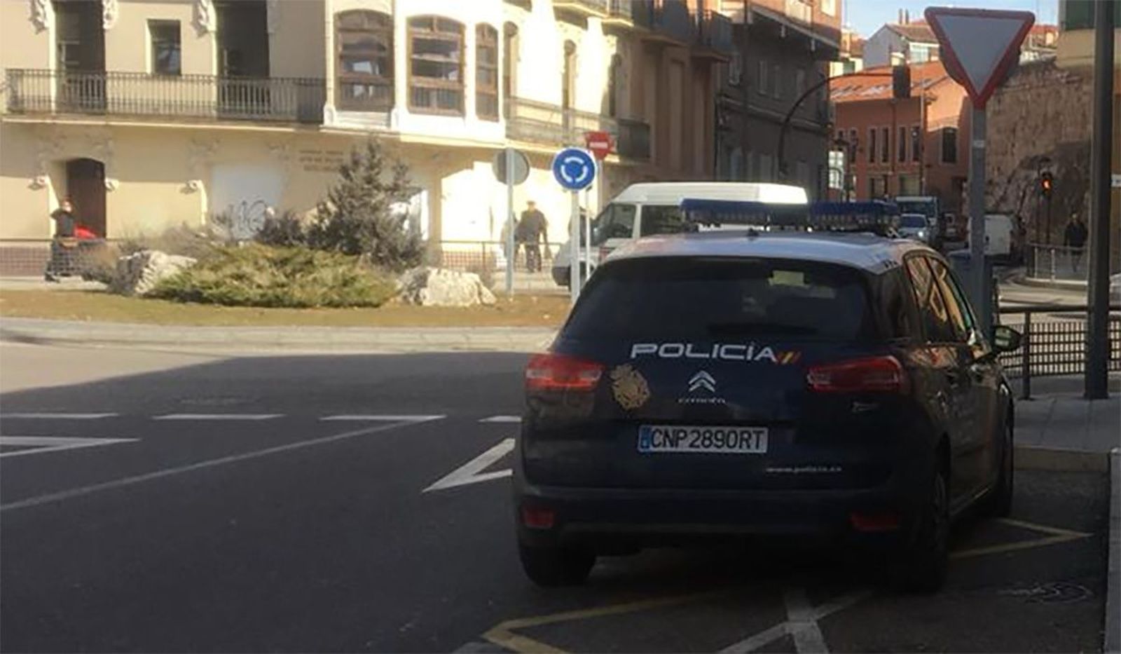 Policia Nacional en la Puerta de la Feria.