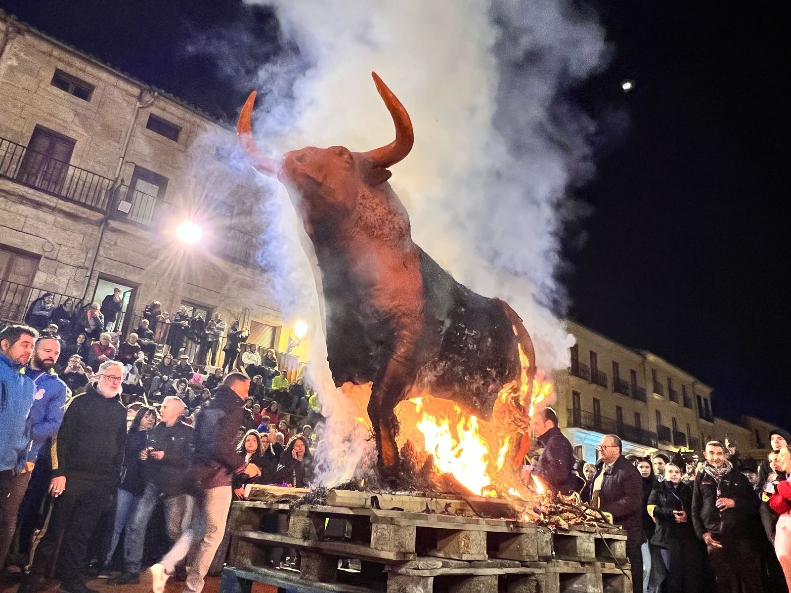 quema-del-toro-de-cenizos-carnaval-del-toro-ciudad-rodrigo-2025-29