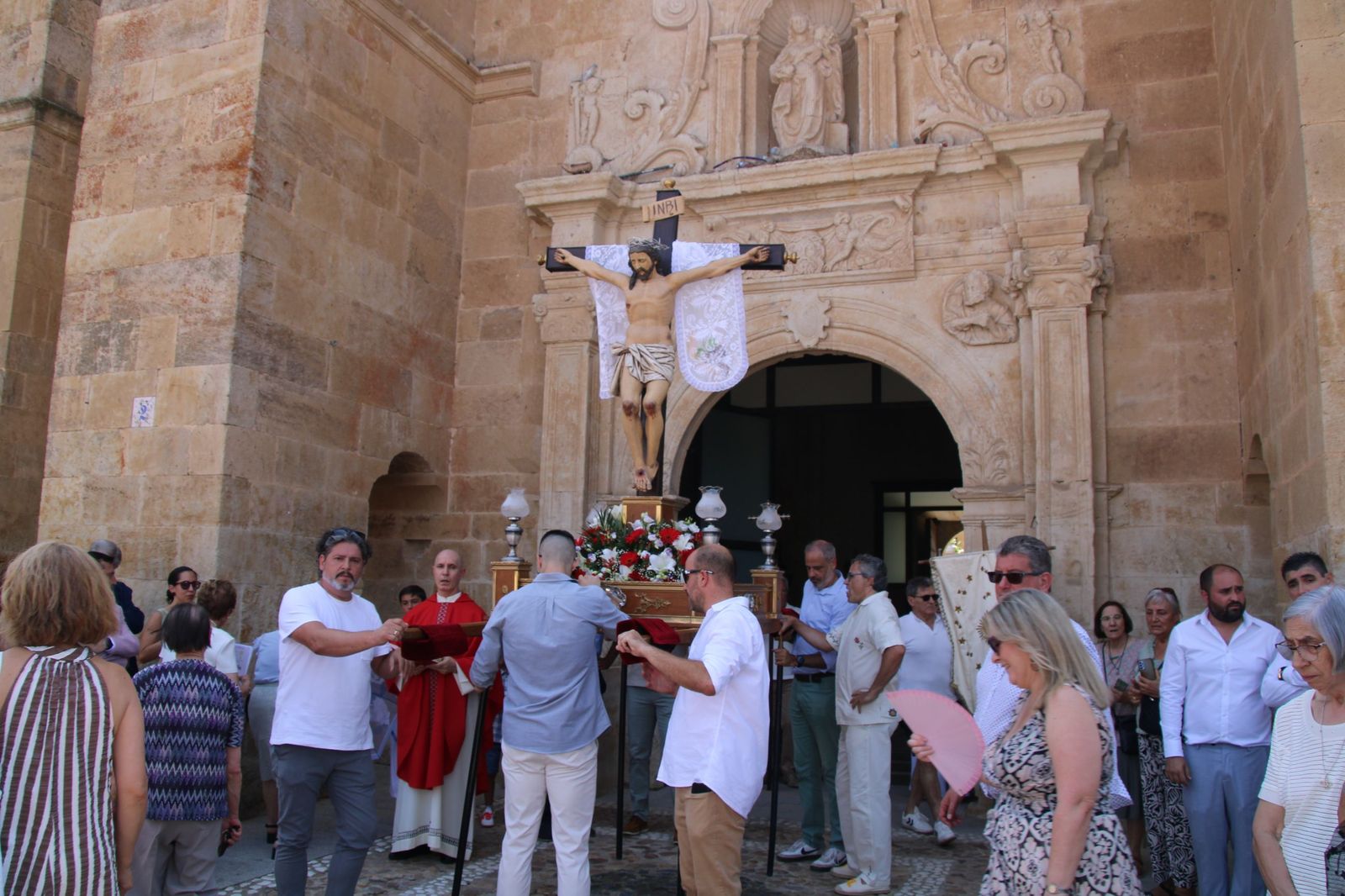 Procesión en honor al Cristo de las Batallas en Castellanos de Moriscos