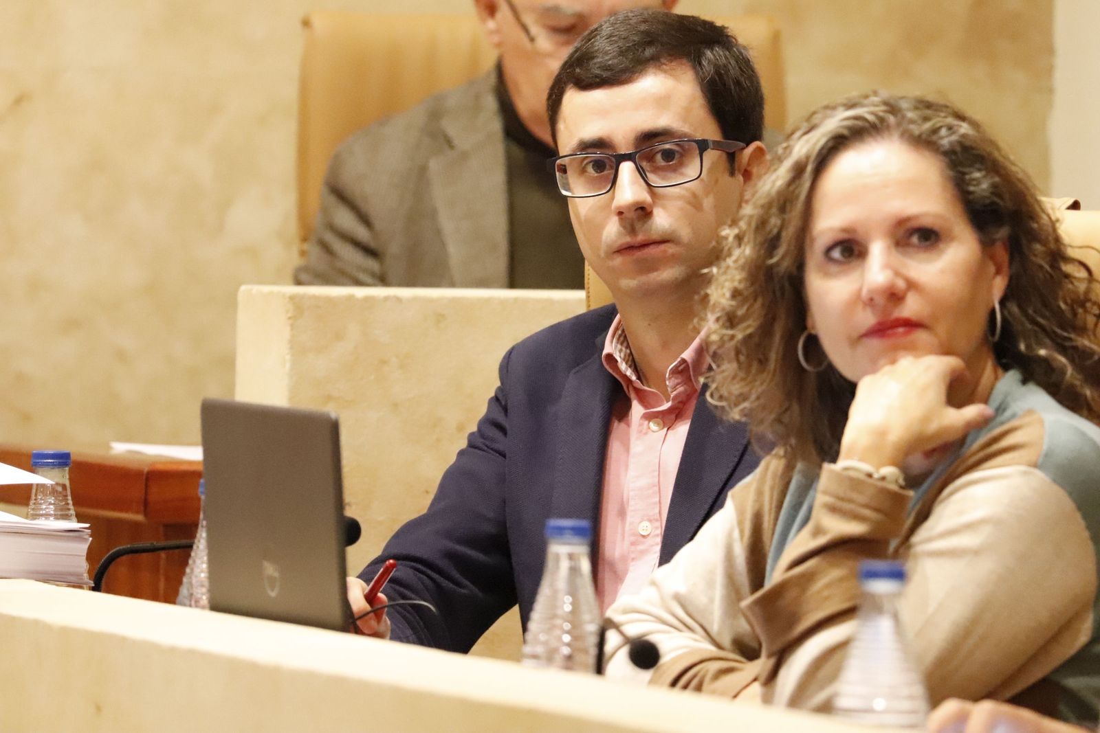 José Luis Mateos en un Pleno municipal junto a María de los Ángeles Recio en un pleno municipal | Foto: Andrea M.
