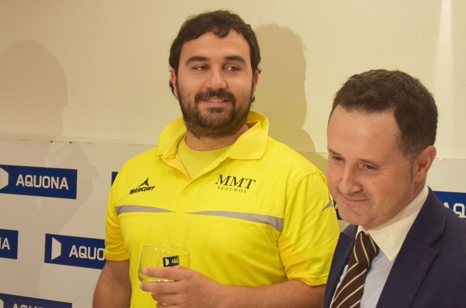 Leo aquona balonmano