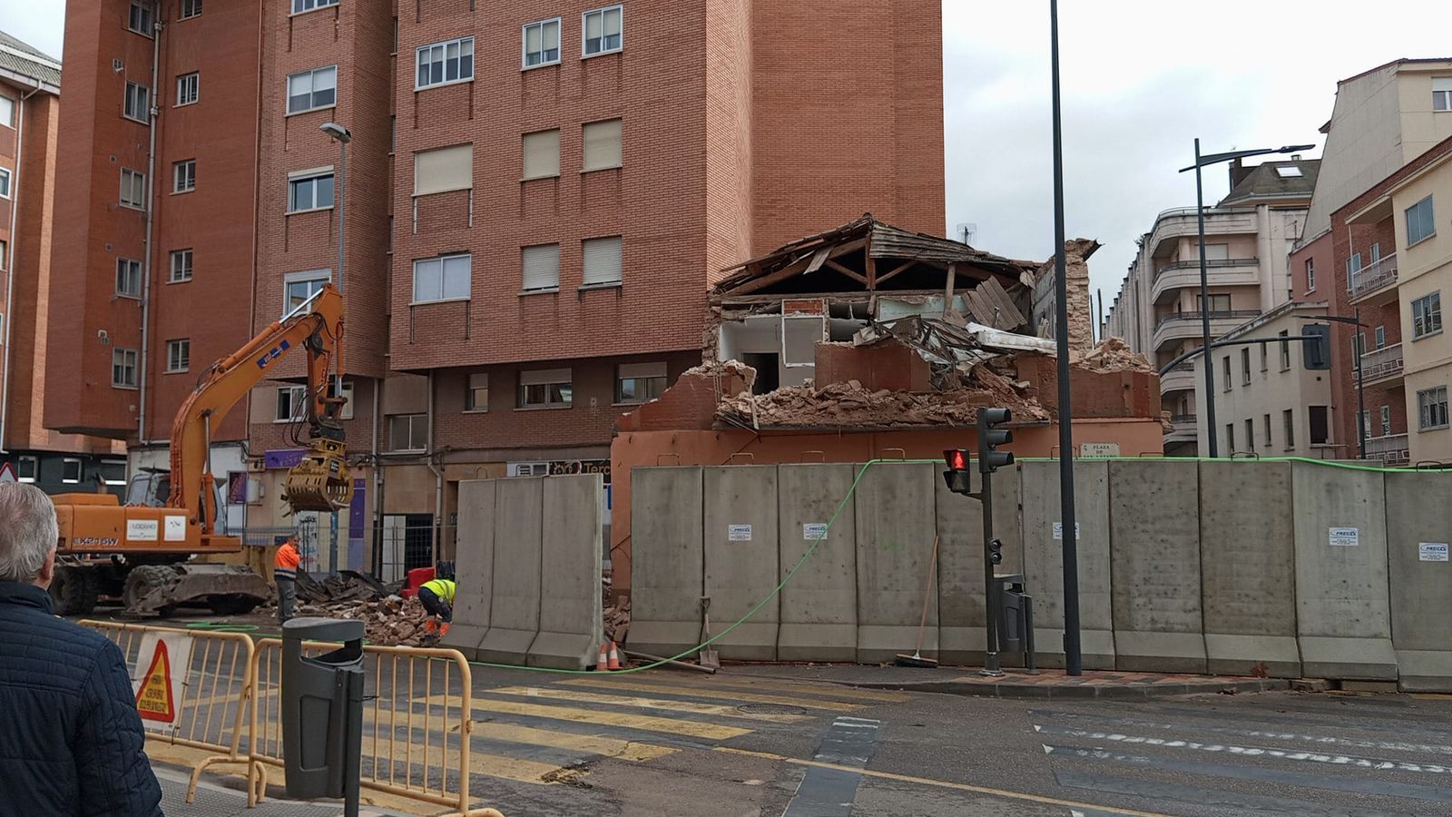 Trabajos de derribo en San Lázaro para mejorar el tráfico de la zona