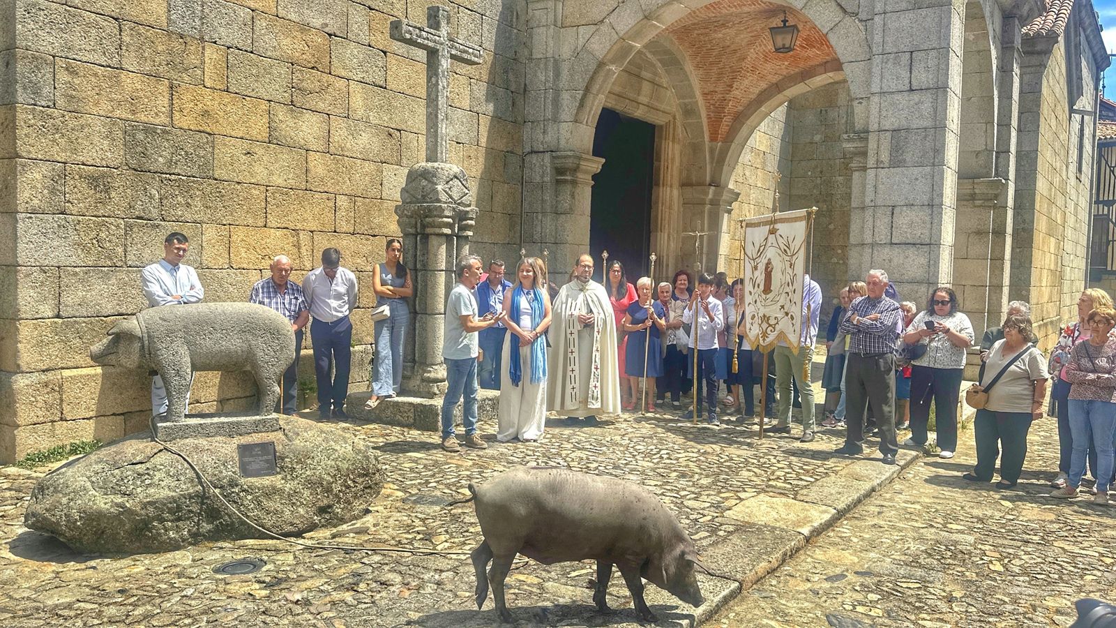 Bendición marrano de San Antón, en La Alberca. Foto Rosa Gómez