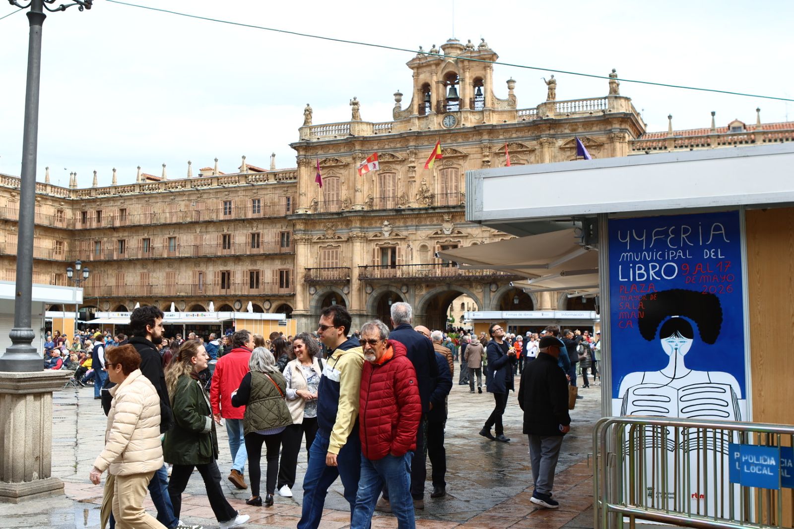 Feria municipal del libro en la Plaza Mayor de Salamanca