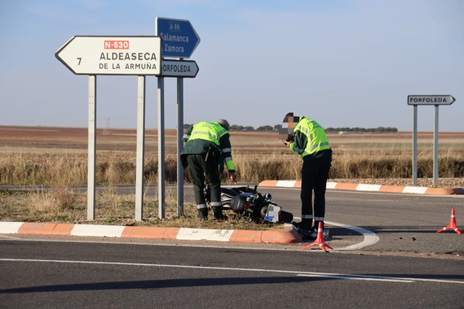 Herido un motorista al colisionar contra una furgoneta en Calzada de Valdunciel