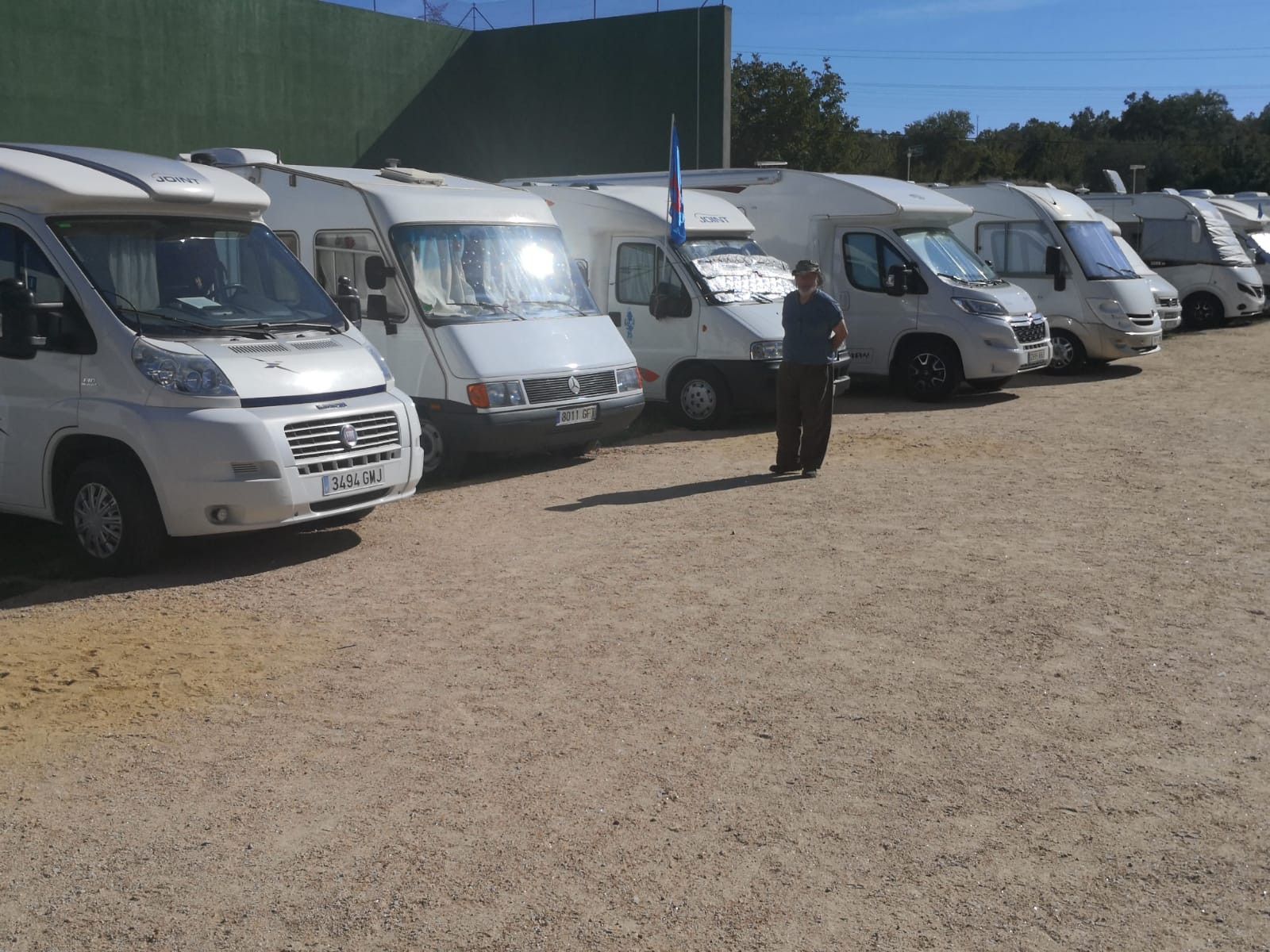 Parking de caravanas en Mieza (5)