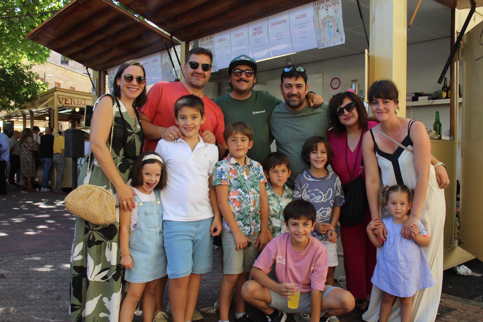 Ambiente en la Feria de Día en el mediodía de este domingo