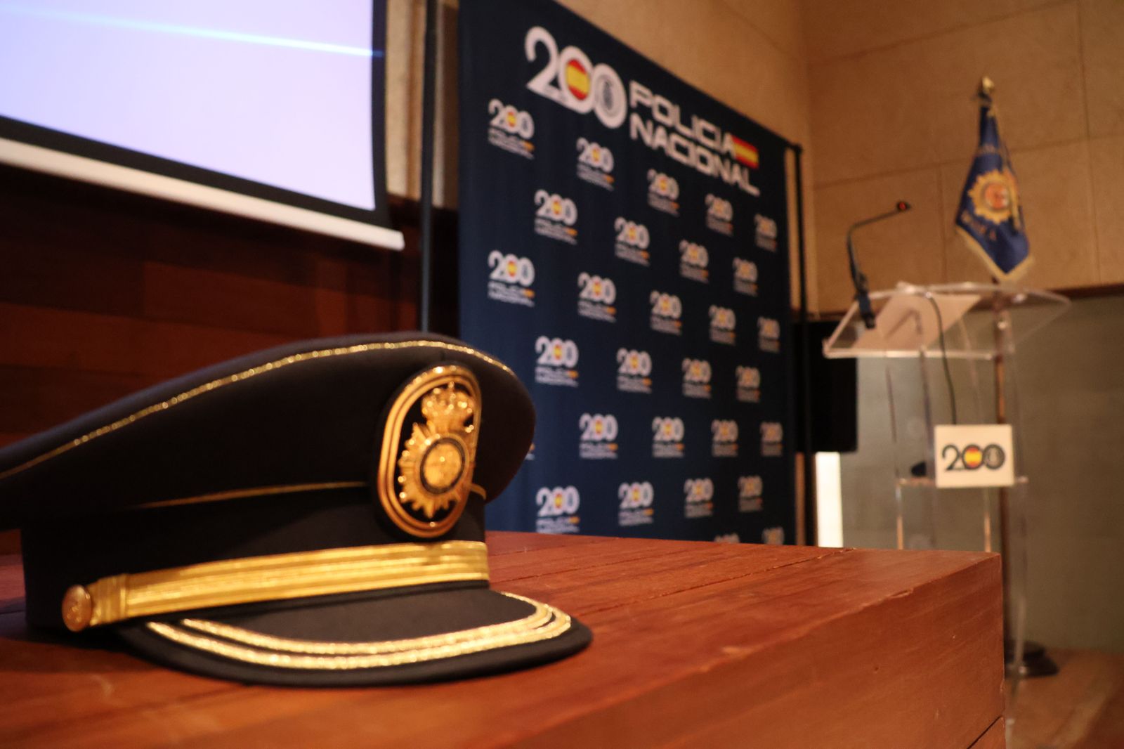 acto-de-homenaje-a-los-policias-nacionales-victimas-del-terrorismo-1