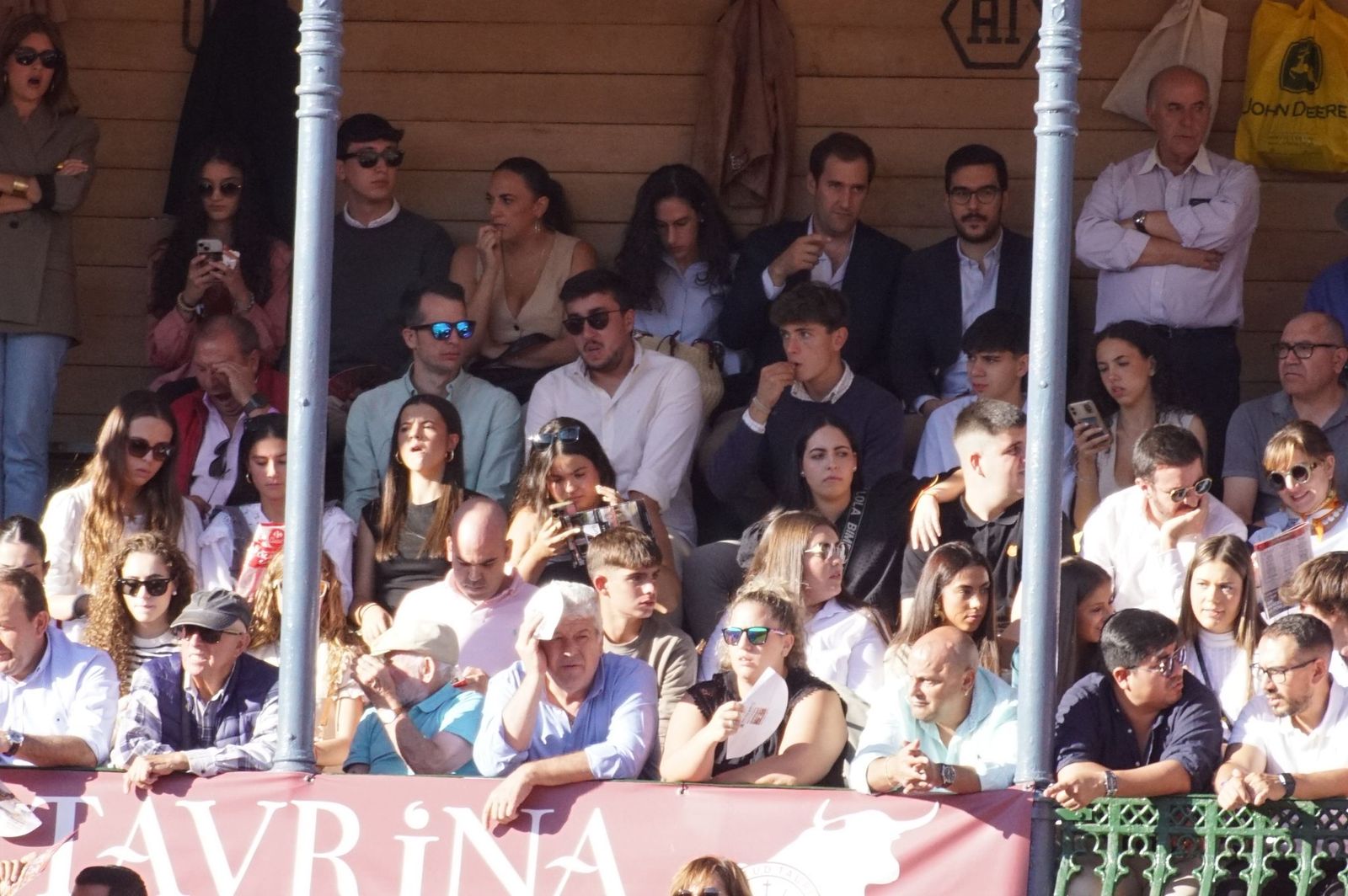 Así ha vivido la afición salmantina el adiós a la feria desde los tendidos: imágenes del ambiente en la corrida concurso