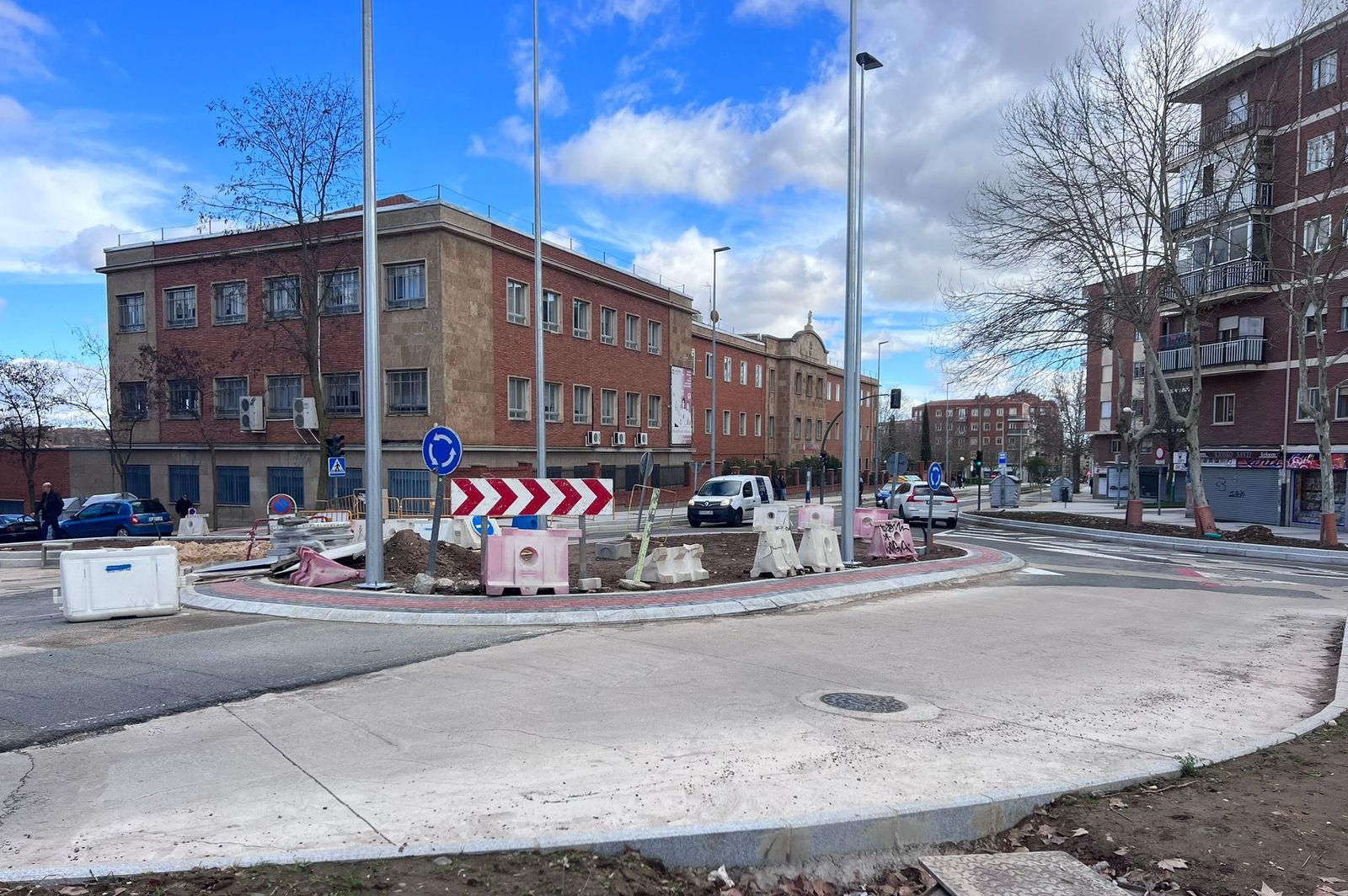 Nueva rotonda de la carretera de Ledesma