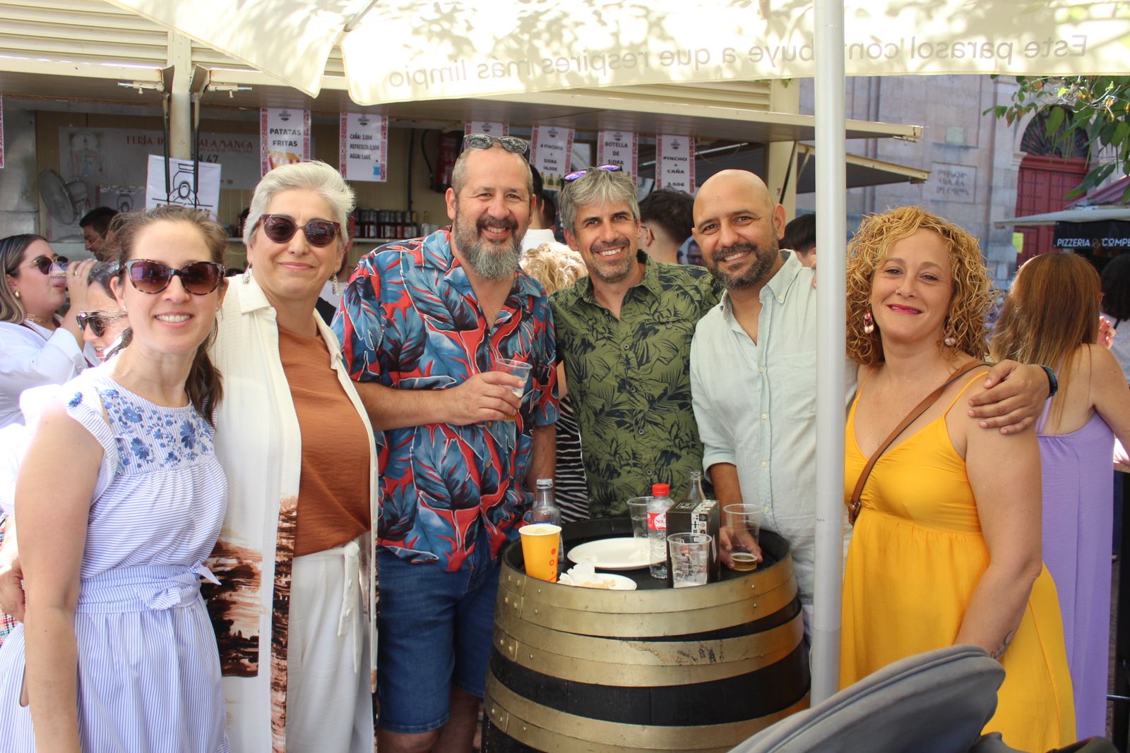Ambiente en la Feria de Día en el mediodía de este domingo