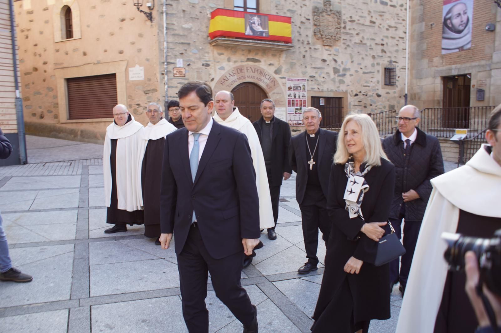apertura-de-la-basilica-de-la-anunciacion-para-venerar-el-cuerpo-de-santa-teresa-en-alba-de-tormes-fotos-juanes-6