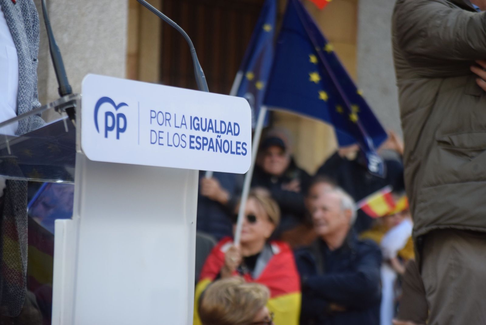 concentracion-del-pp-contra-la-amnistia-42