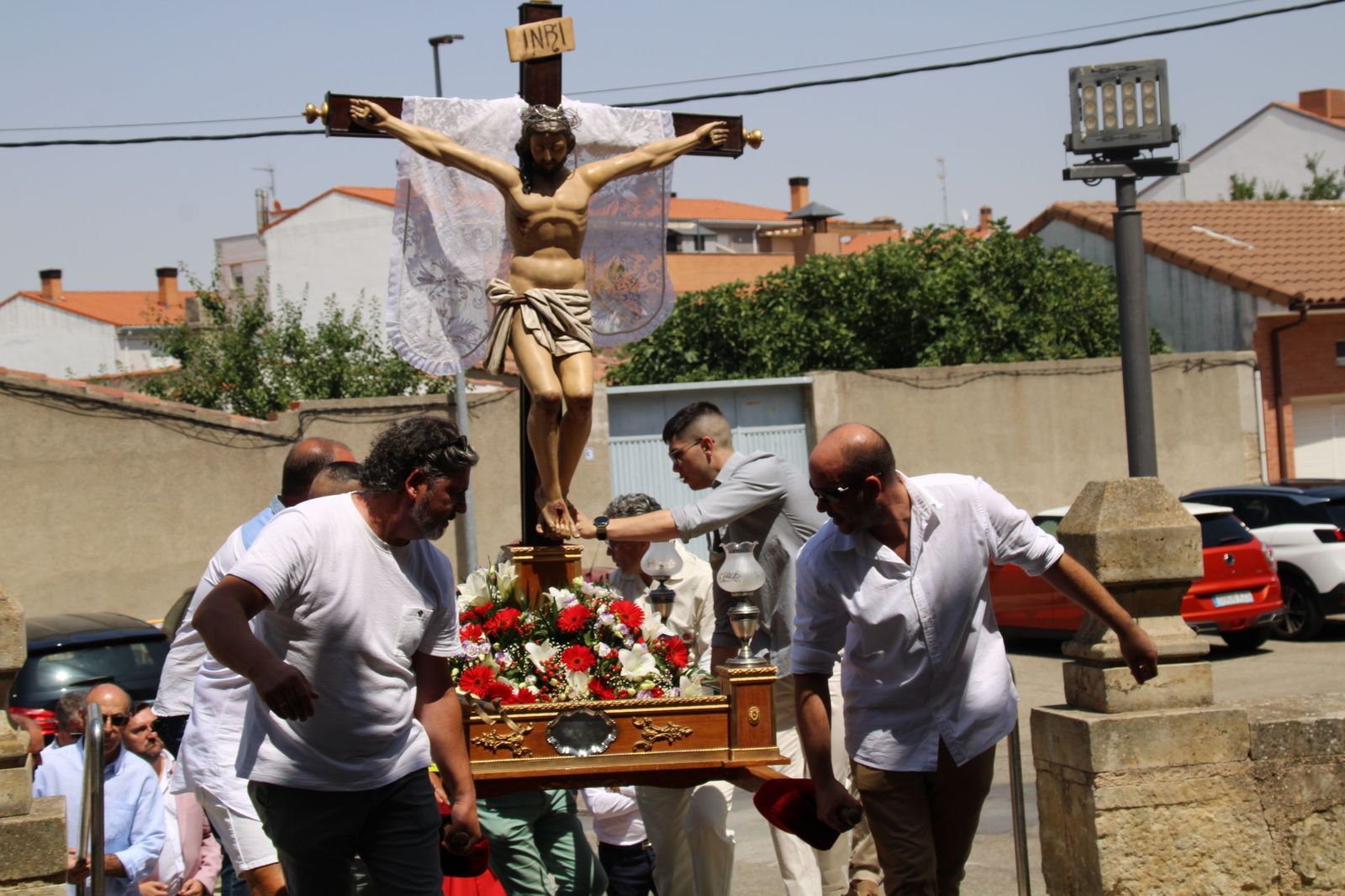 Procesión en honor al Cristo de las Batallas en Castellanos de Moriscos
