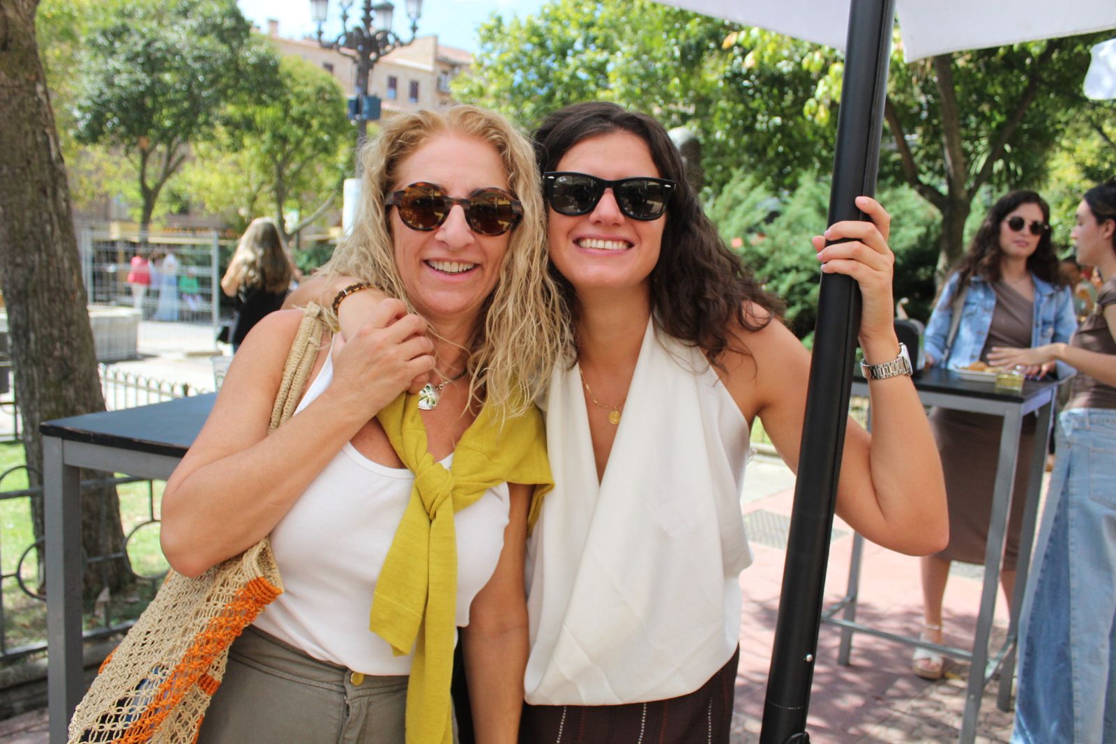 Ambiente en la Feria de Día en el mediodía de este