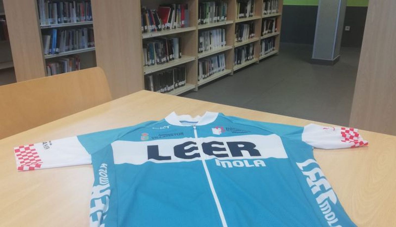 Maillot conmemorativo biblioteca de Villamayor
