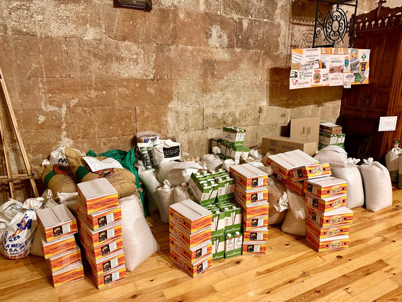 Alimentos recogidos en La Vellés por la campaña solidaria