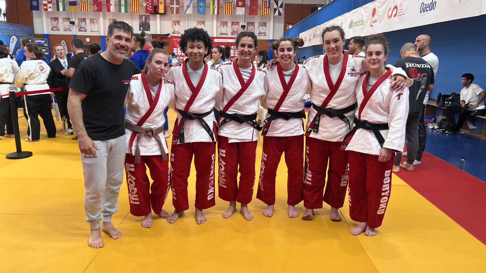 Equipo femenino de Doryoku en la Liga Nacional de Judo