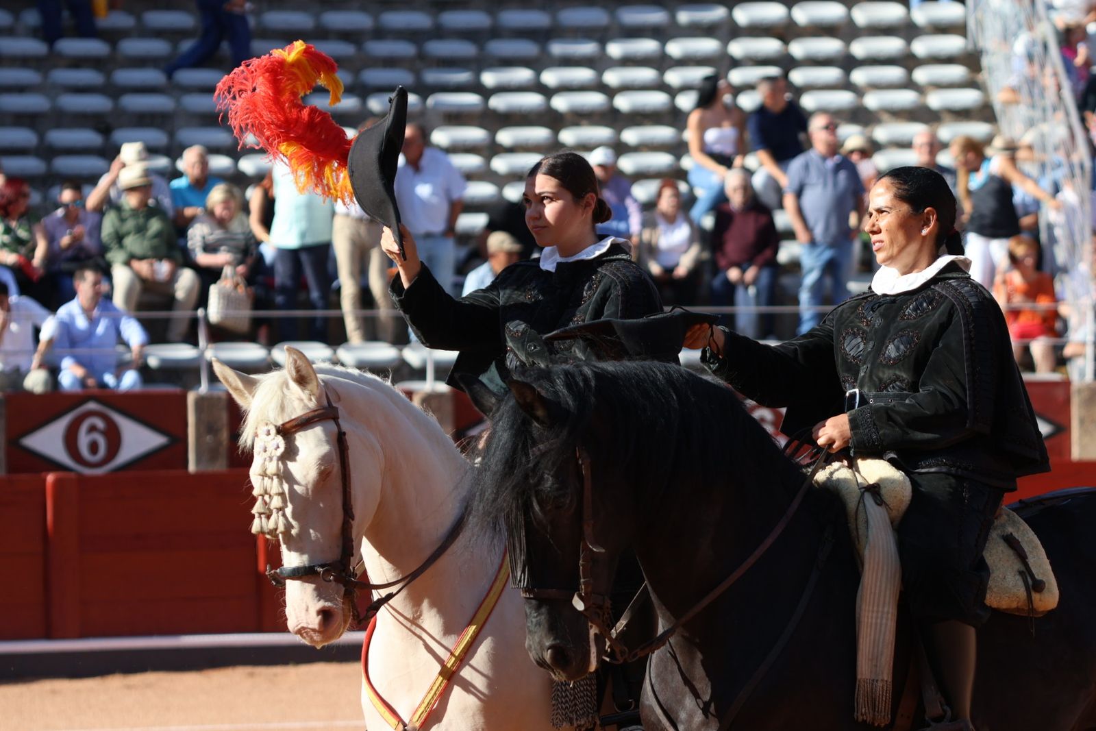La Glorieta revive el aroma de la feria taurina con el primer festejo: Lea Vicens, Raquel Martín y Olga Casado