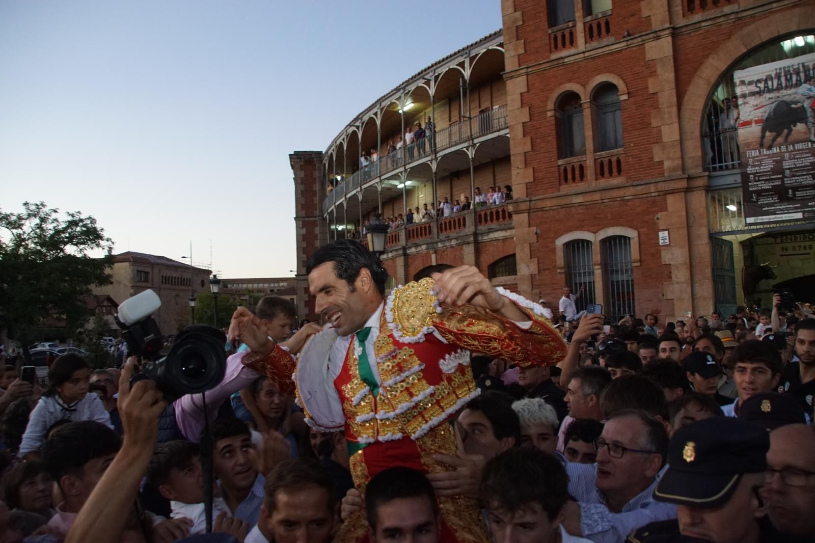 Emilio de Justo, Juan Ortega y Roca Rey inauguran el cartel de figuras en la feria de Salamanca: la corrida de Garcigrande en imágenes
