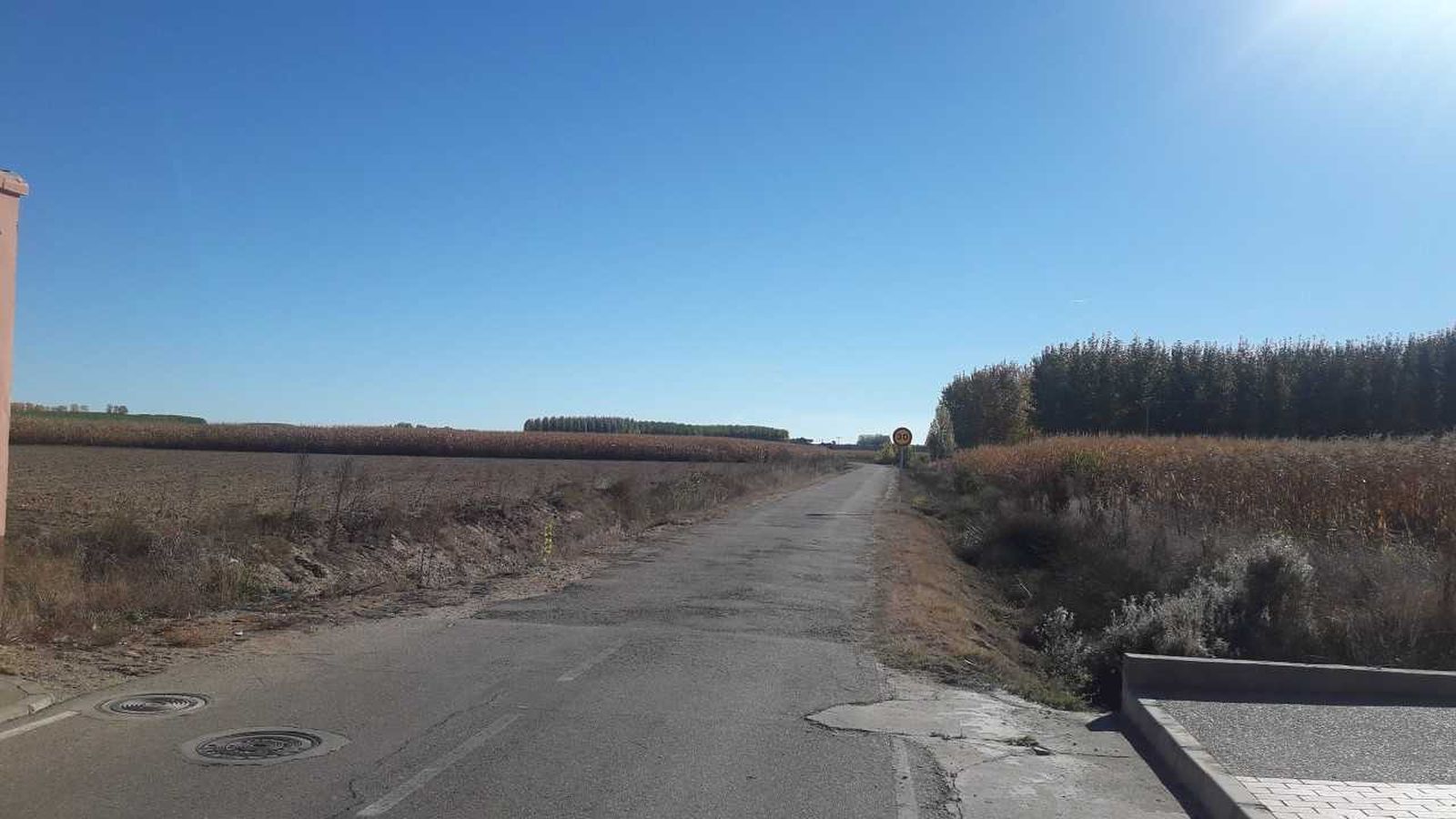 Imagen de archivo de una carretera provincial Imagen de archivo de una carretera provincial