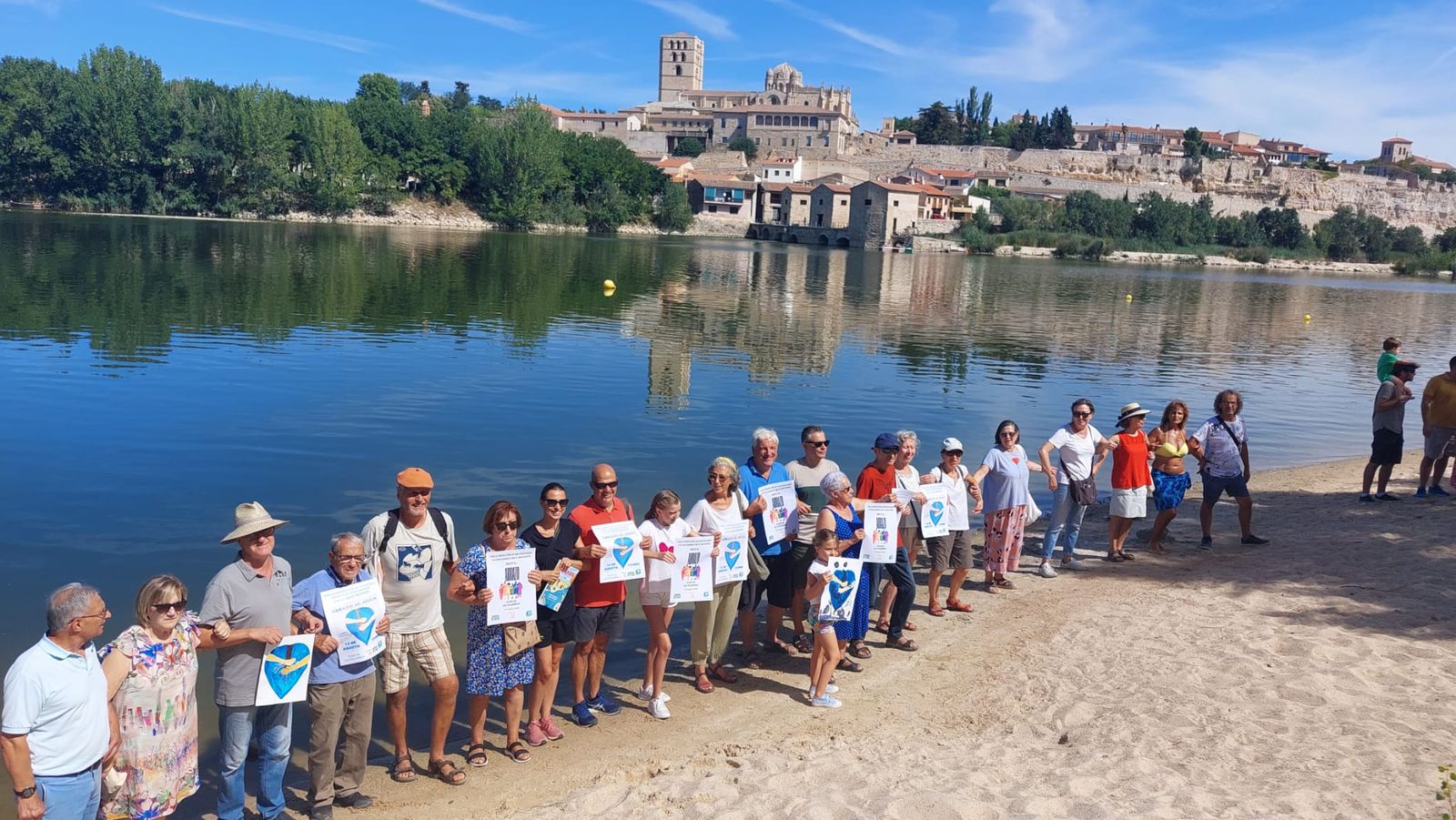 Cadena humana por el agua en Los Pelambres (14)