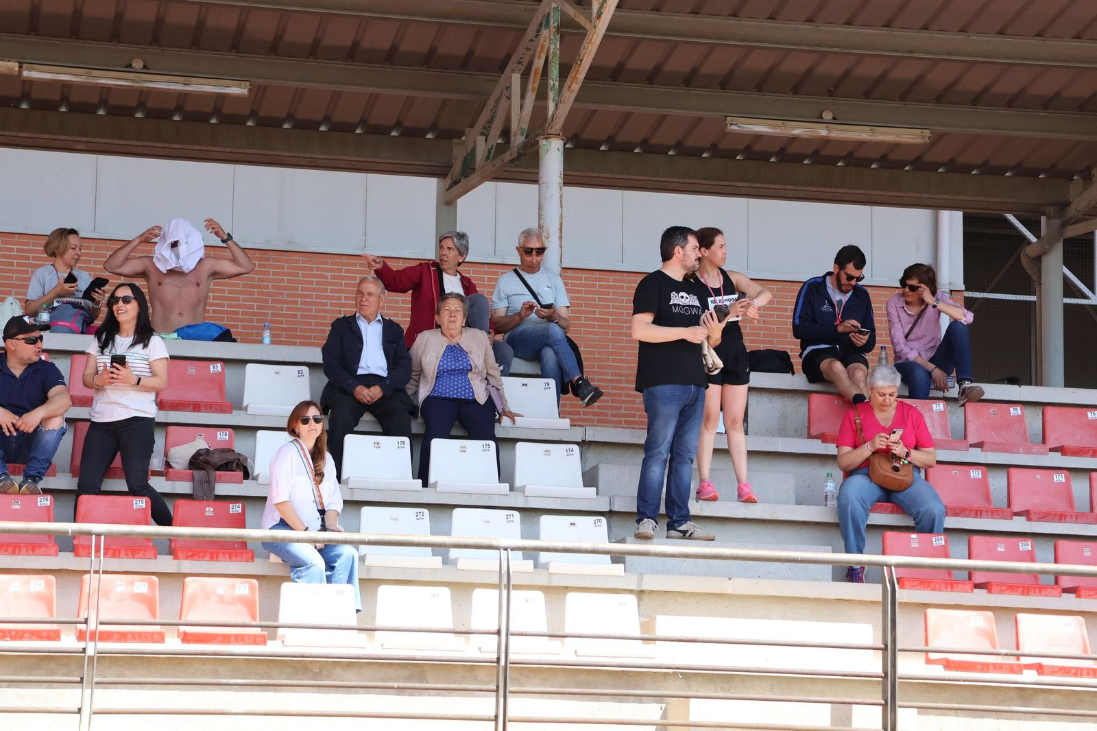 GALERÍA | Revive en imágenes la llegada a meta de los atletas en la Media Maratón de Zamora