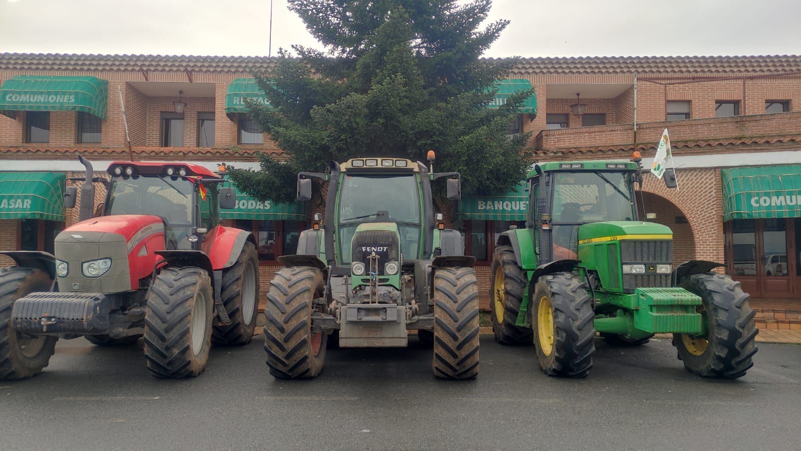 Tractores desde Castellanos de Moriscos. Fotos Javier S. Fraile
