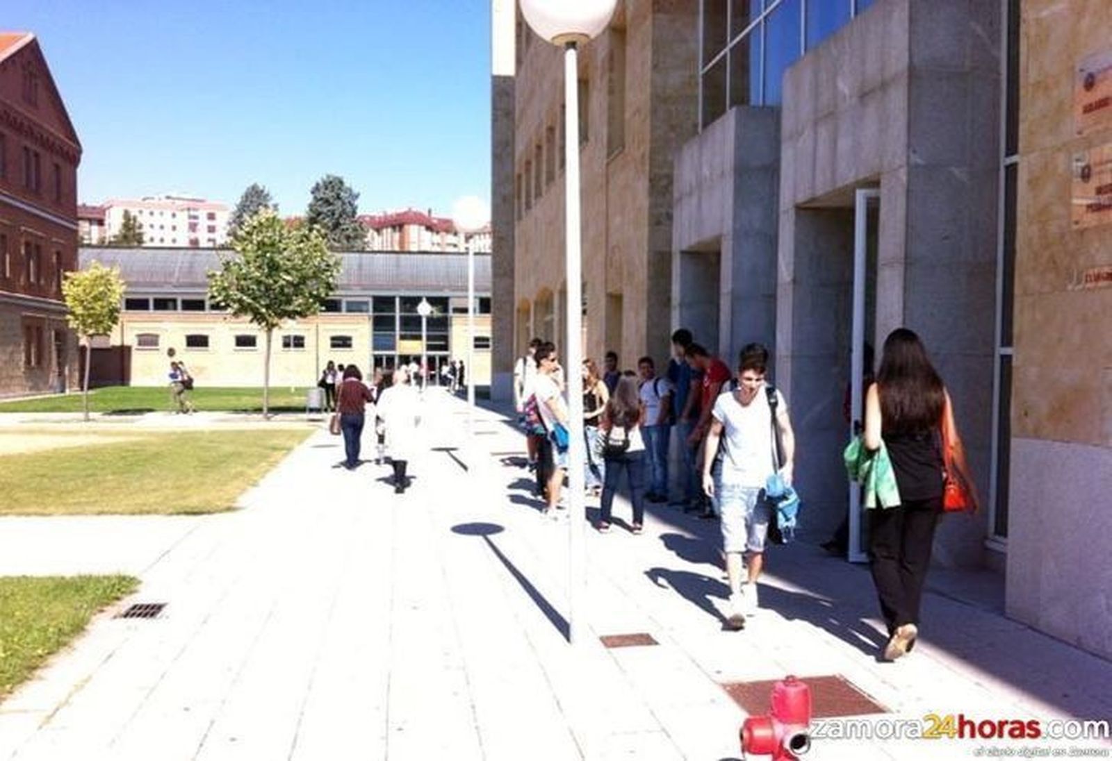 La USAL aún cuenta con vacantes en catorce titulaciones con límite de plazas