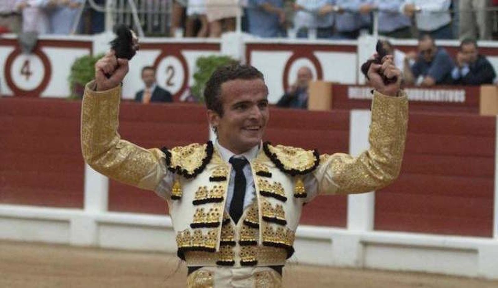 Dos orejas para Damián Castaño en Martín Muñoz de las Posadas