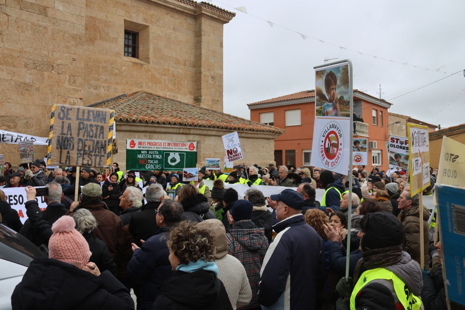 Protesta ciudadana por la planta de biogas en Castellanos de Villiquera