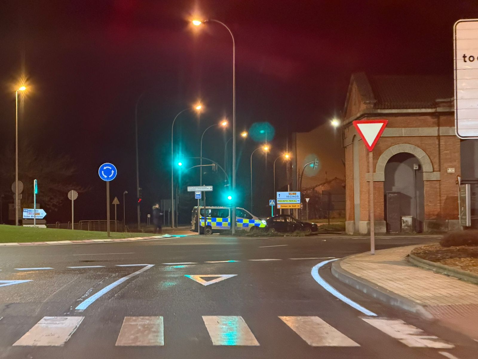 Los Bomberos excarcelan a un hombre tras un fuerte choque en la calle Buenaventura