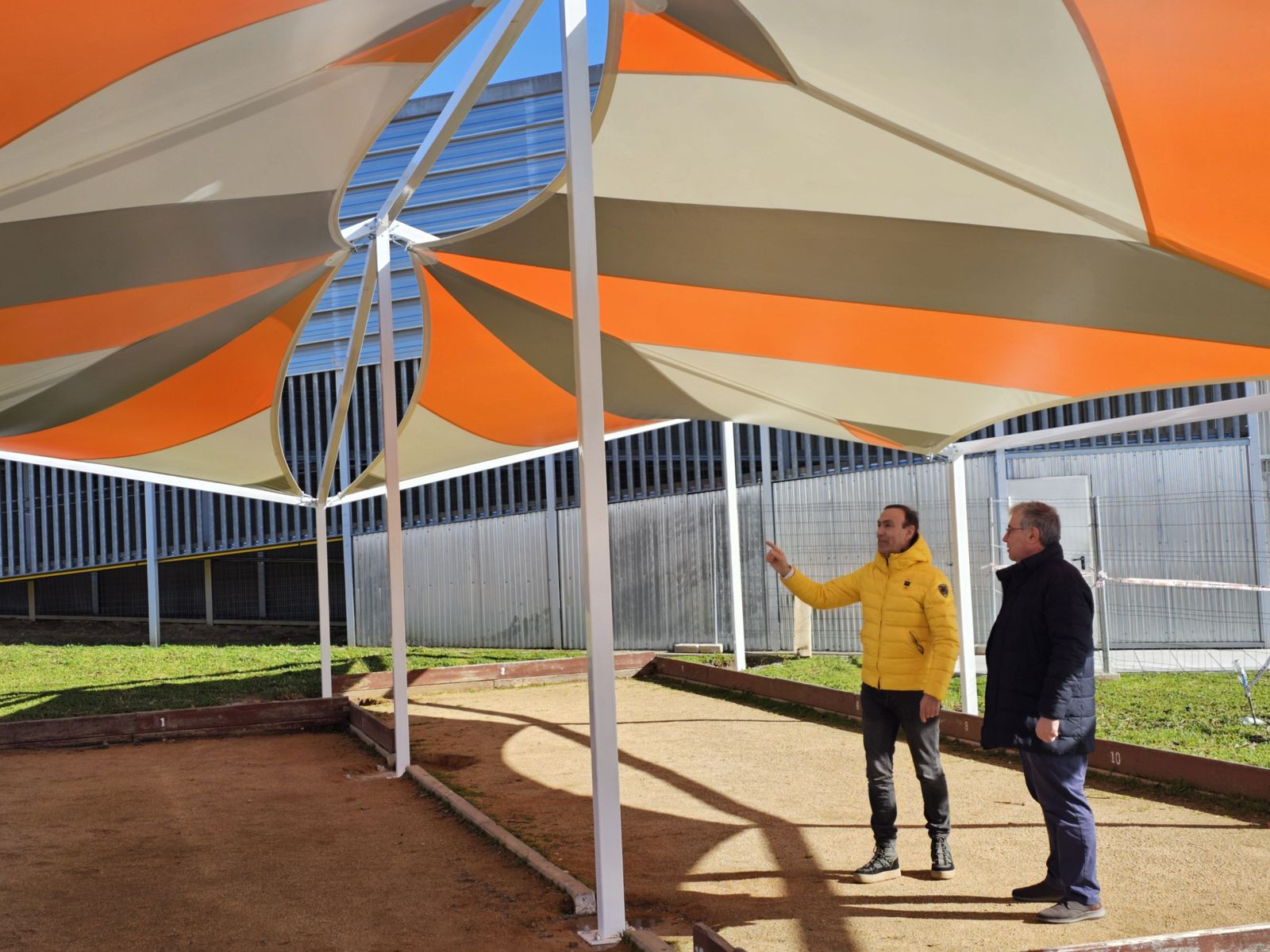 Lona en las pistas de petanca. Foto Ayuntamiento Carbajosa de la Sagrada