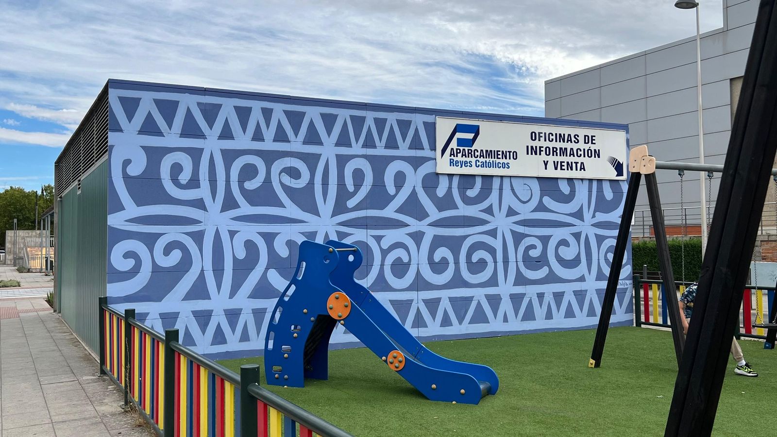 Nuevo mural en la avenida de Reyes Católicos