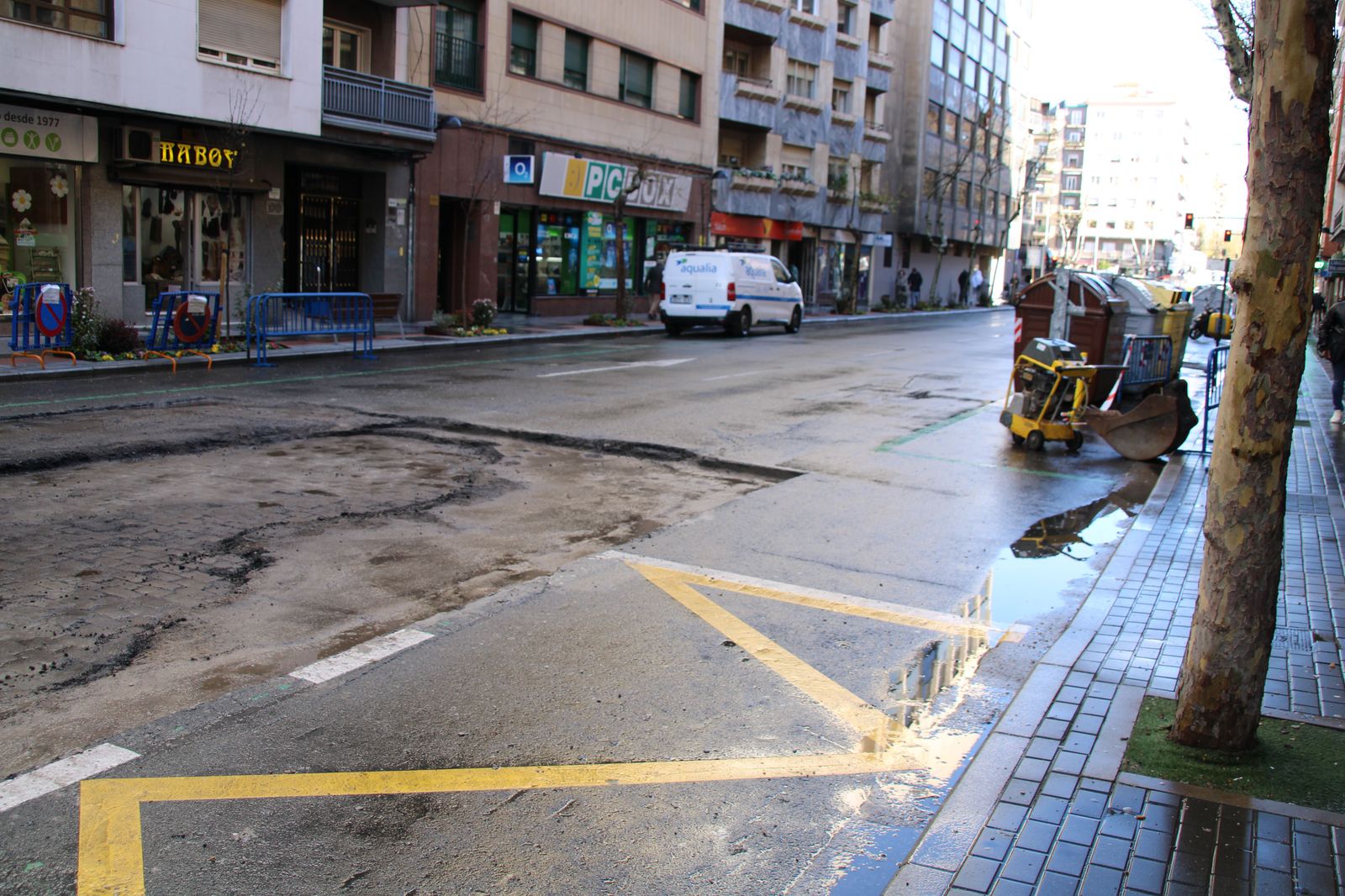 Cortes de tráfico en la avenida de Torres Villarroel por obras de asfaltado (10)