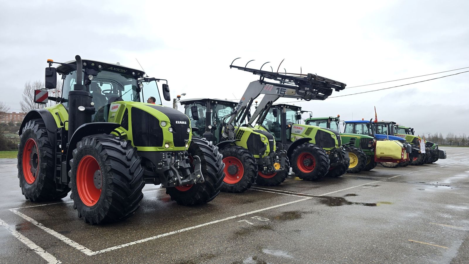 En imágenes la marcha con tractores y vehículos de campo en Salamanca en protesta contra Mercosur