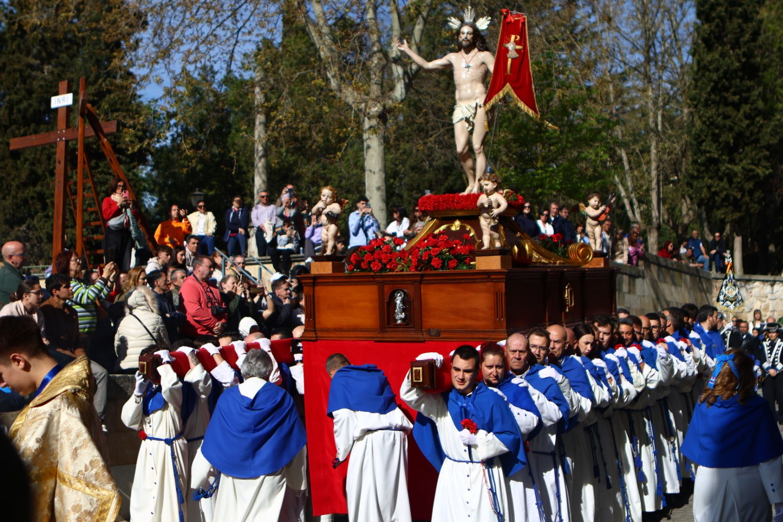 Procesión del encuentro de Nuestra Señora de la Alegría y Jesús Resucitado en el Domingo de Resurrección en Salamanca