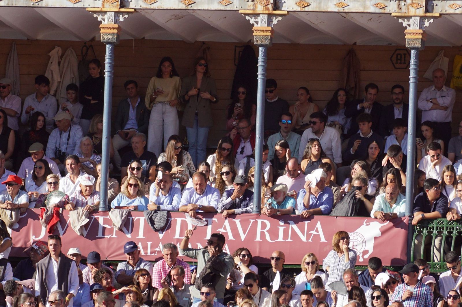 Así ha vivido la afición salmantina el adiós a la feria desde los tendidos: imágenes del ambiente en la corrida concurso