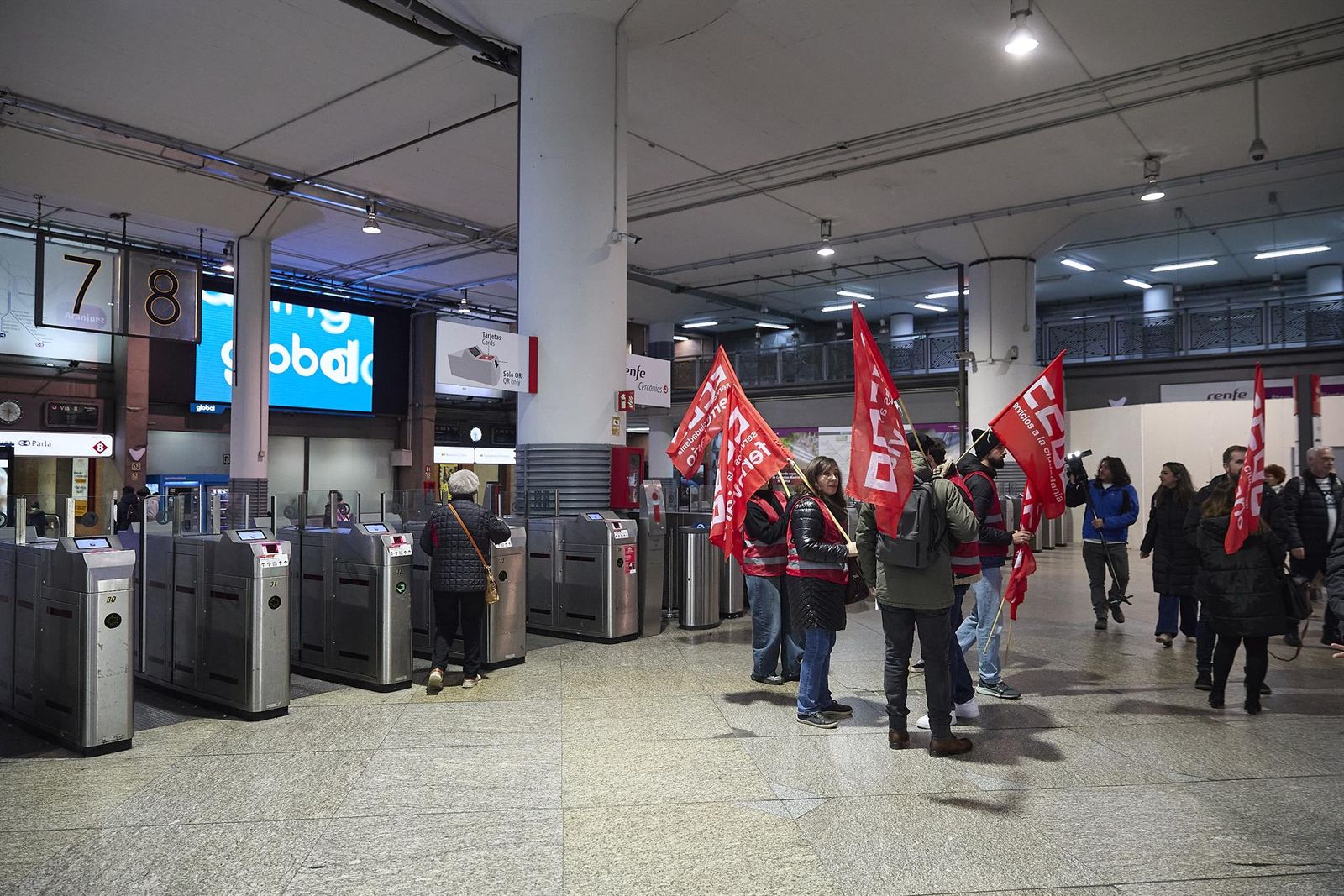 Piquete informativo de CCOO en Atocha este lunes con motivo de la huelga ferroviaria