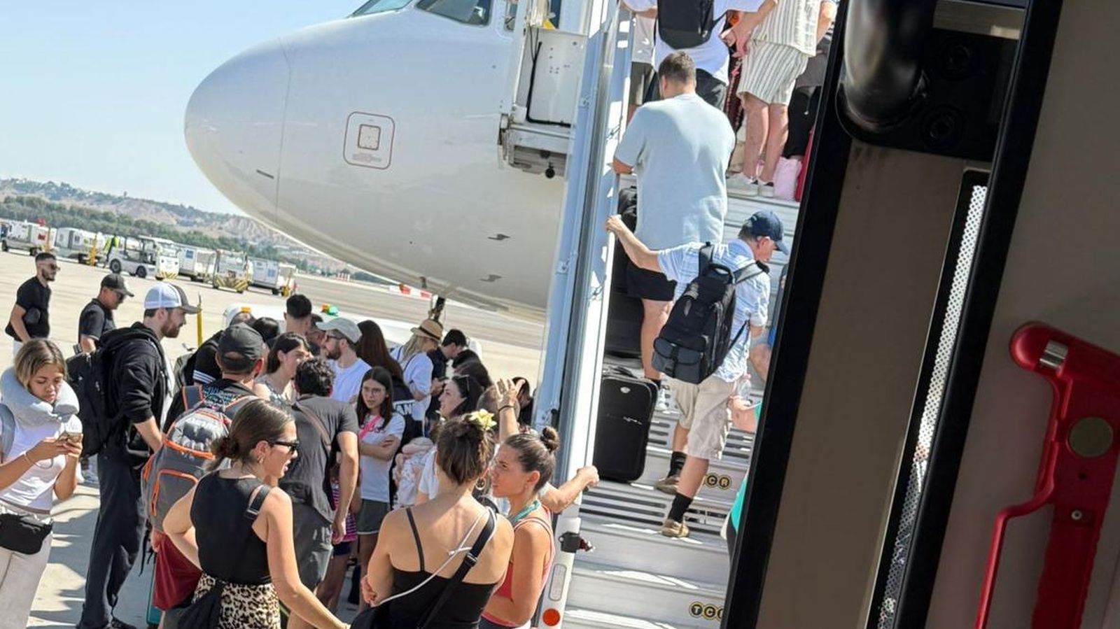 Incidencia en Barajas de dos salmantinos y un zamorano