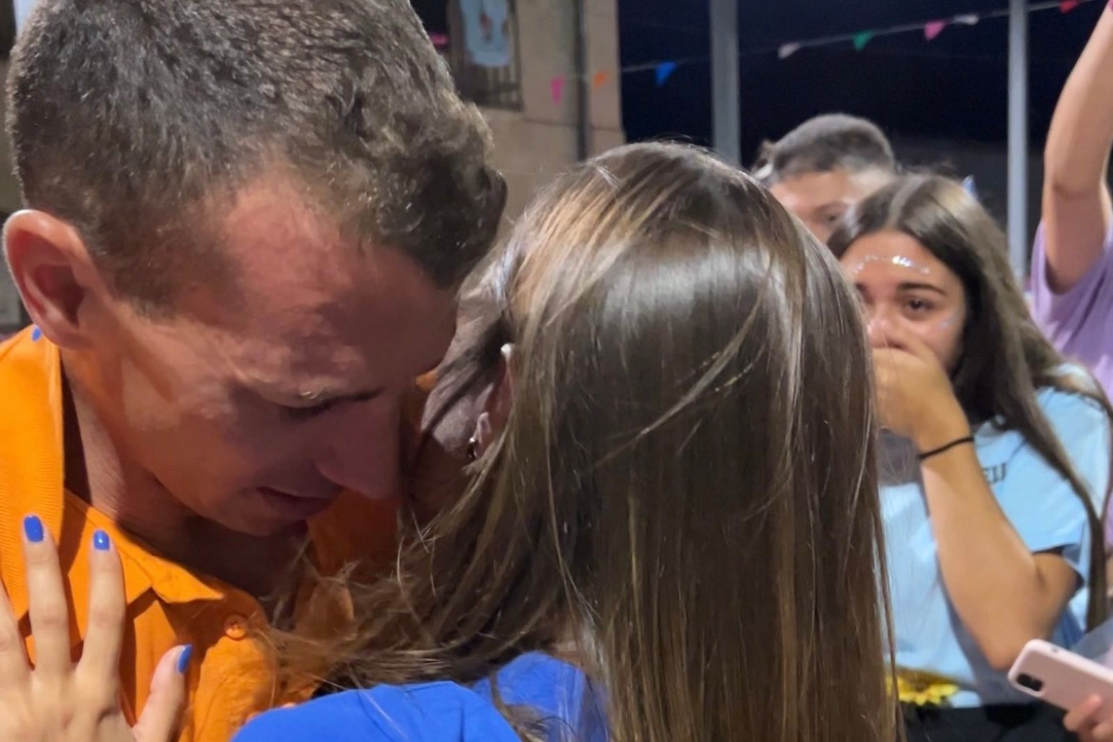 Una pedida de mano sorpresa en plena plaza da inicio a las Fiestas del Cristo en Corrales del Vino