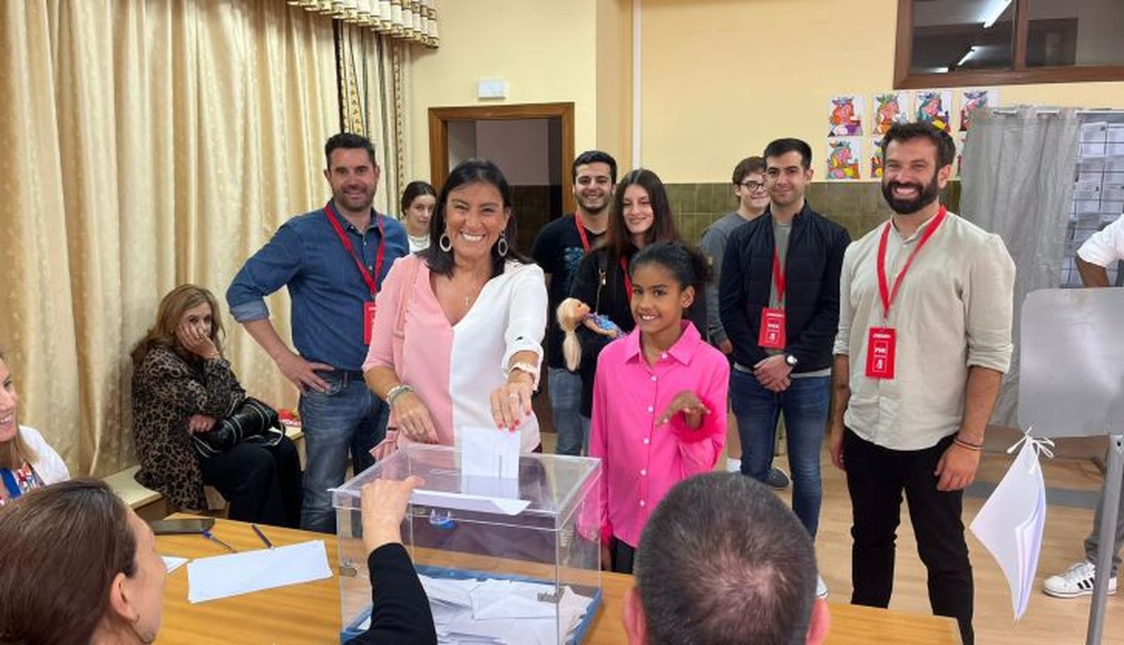 Ana Sánchez ejerce su derecho a votoi