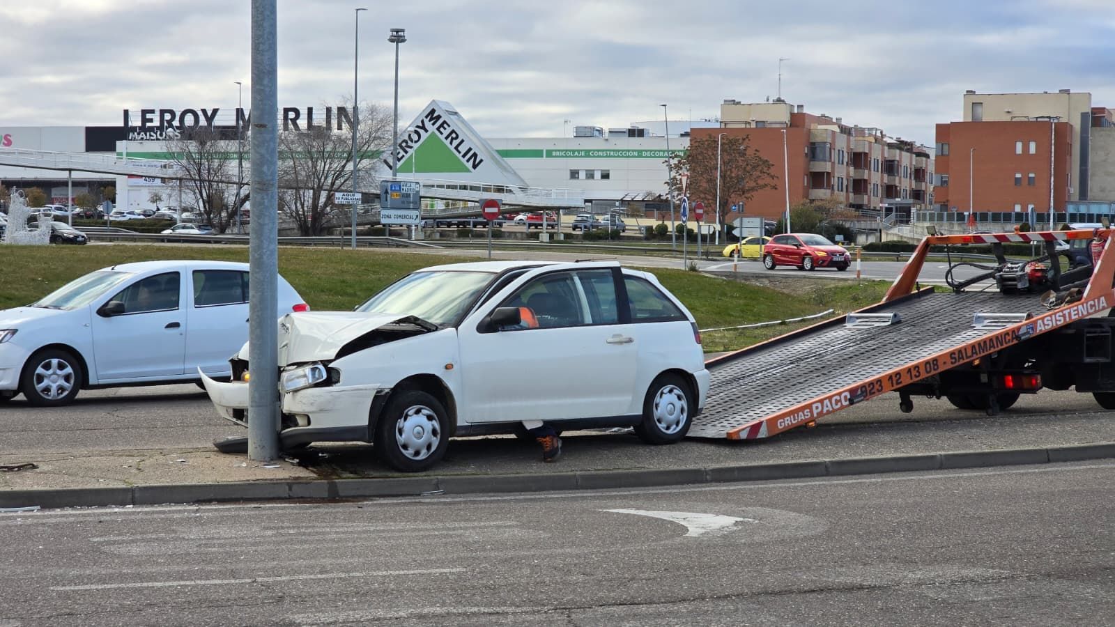 Herido un hombre de 96 años tras chocar con una farola en Santa Marta
