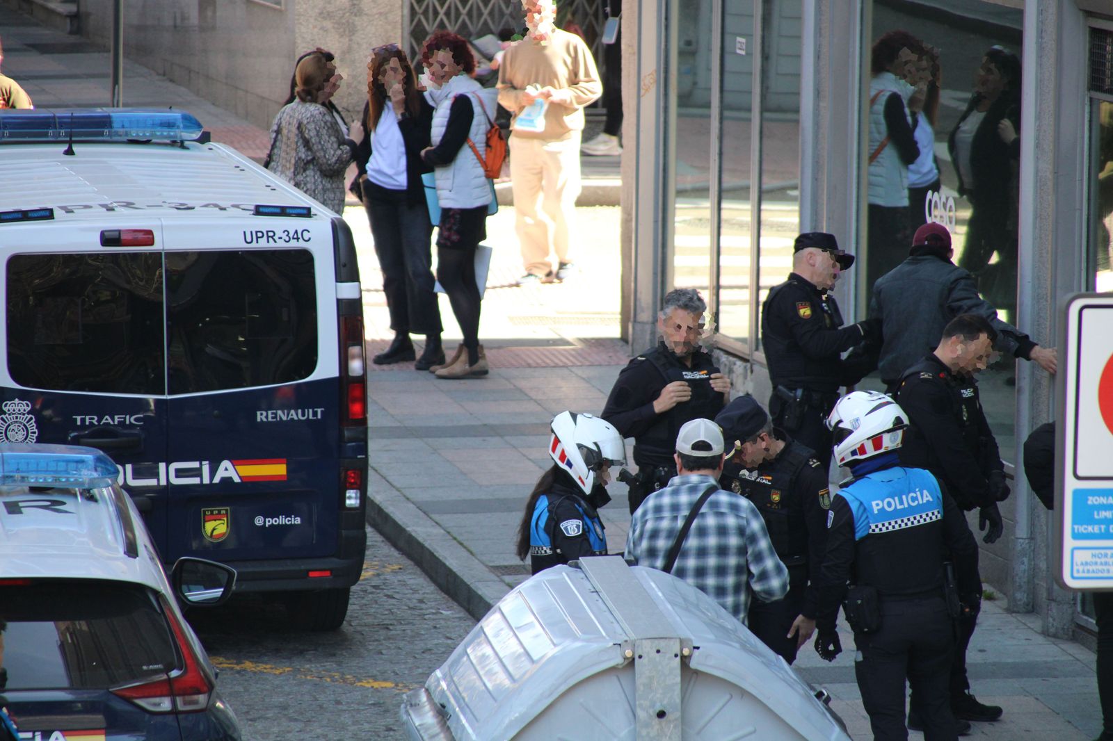 Despliegue policial en la Puerta de Zamora por una pelea con armas blancas. Vídeo Salamanca24horas.com