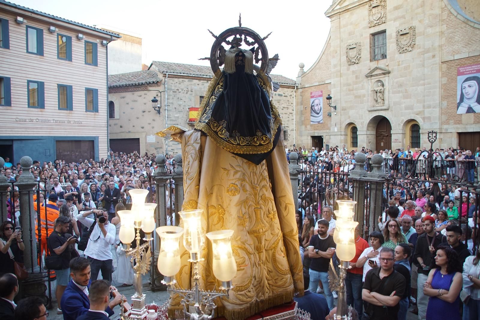 Procesión del regreso a clausura de Santa Teresa de Jesús