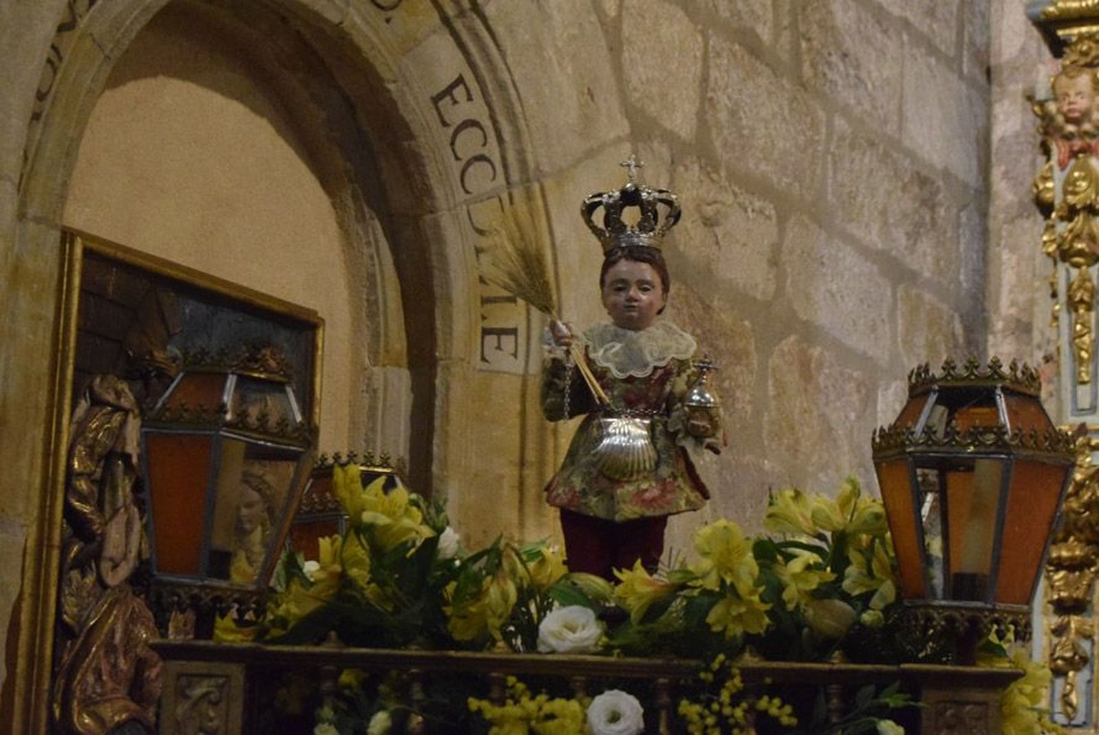 las-candelas-vuelven-a-unir-la-iglesia-de-san-juan-con-la-de-san-vicente-37