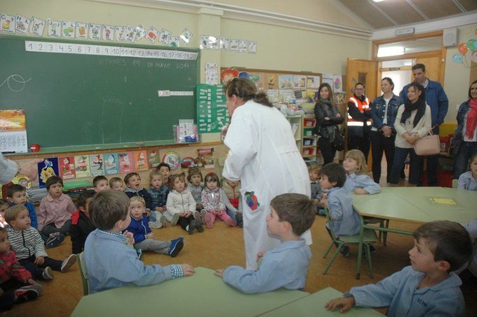 Los alumnos de la Escuela Infantil de Guijuelo conocen “el cole de mayores”