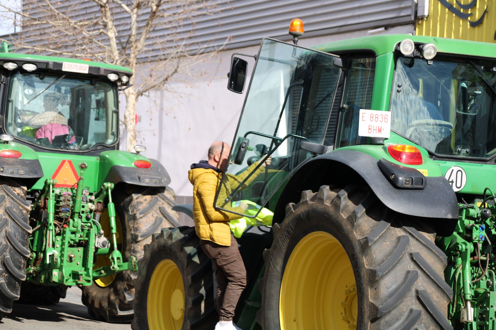 concentracion-profesionales-del-campo-en-el-carrefour-58