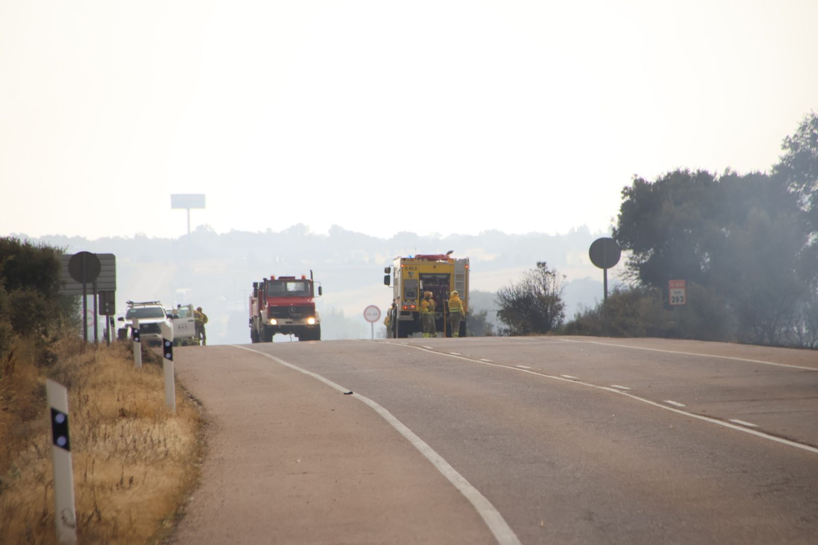 Un incendio de nivel 2 afecta al entorno rural de Martín de Yeltes